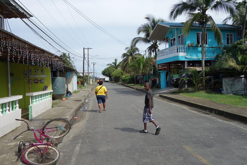 Gatuscen i Bocas Town, Bocas del Toro.