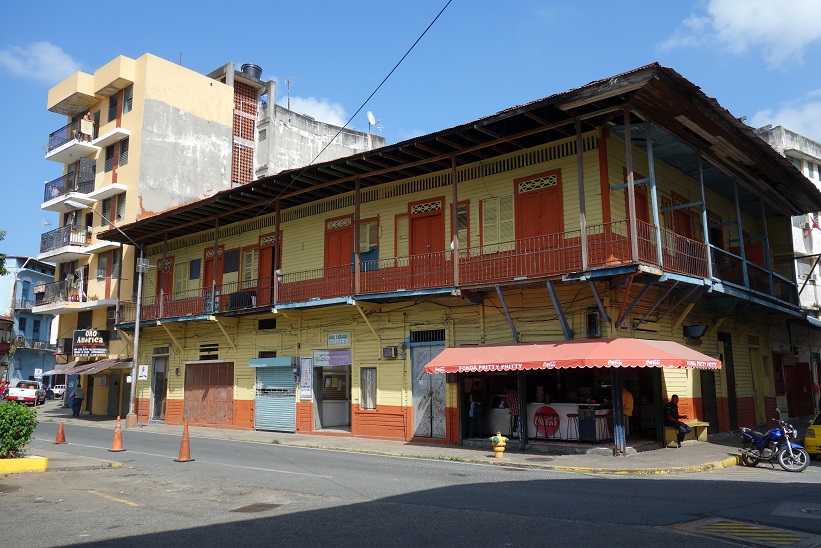 Gatuscen i Casco Viejo, Panama city.