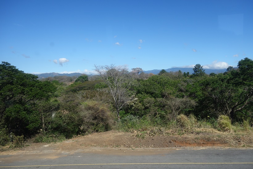 Längs motorvägen mellan San José och Jacó. Mycket torrt landskap.