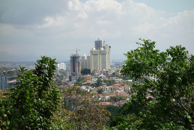 Vy över Panama city från Parque Natural Metropolitano, Panama city.