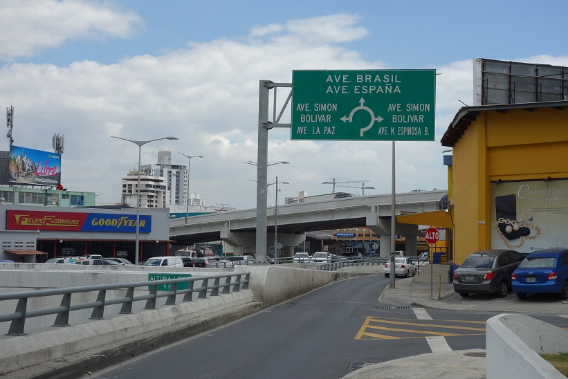 Längs Avenida Ramón Arias, Panama city.