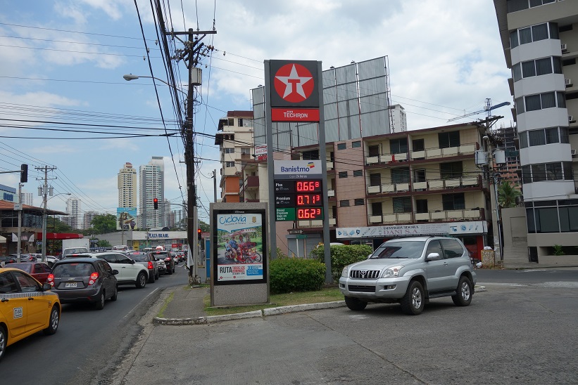 Längs Av República de Brasil, Panama city.