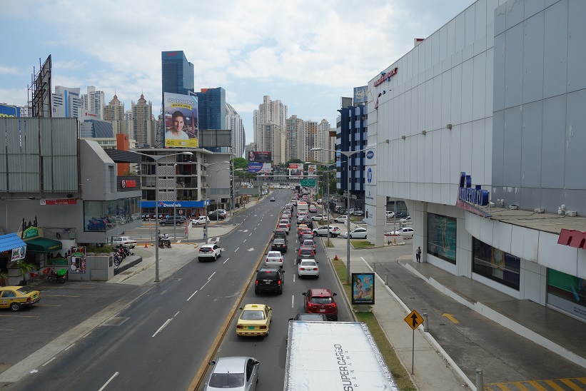 Längs Av República de Brasil, Panama city.