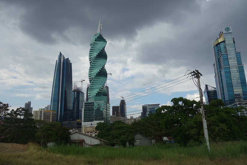 Spektakulära F&F Tower, 243 meter hög, Panama city.