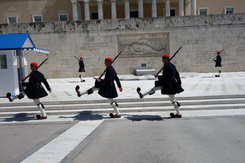 Nationalgardets vaktparad framför parlamentet, Aten.