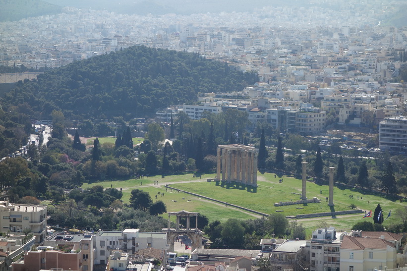 Utsikt över Aten och Zeustemplet från Akropolis.