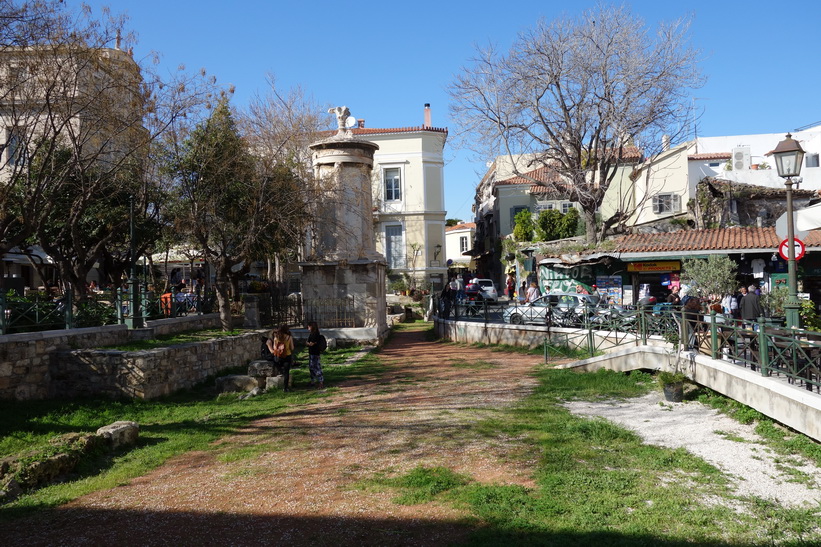Gatuscen någonstans i stadsdelen Plaka, Aten.