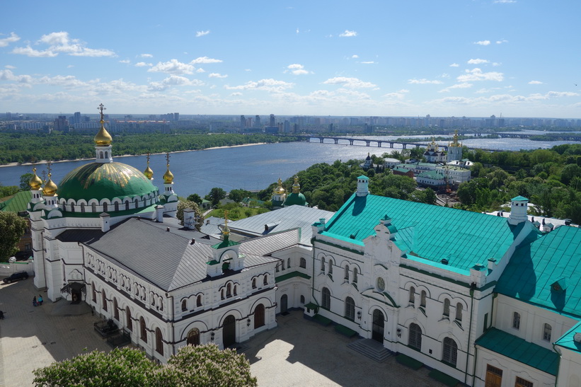 Kyrkan Saint Anthony och Theodosius sedd från det stora klocktornet, Kievo-Petjerskaja lavra, Kyiv.