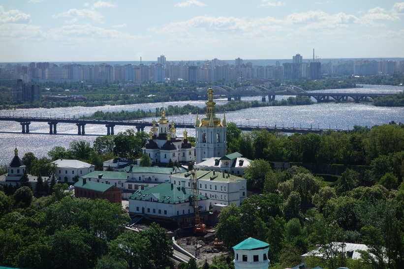 Kyrkor som syns från det stora klocktornet, Kievo-Petjerskaja lavra, Kyiv.