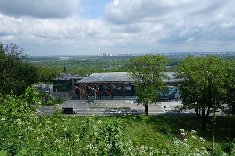 Utsikt från Mariinsky park över Dnepr och östra Kyiv.