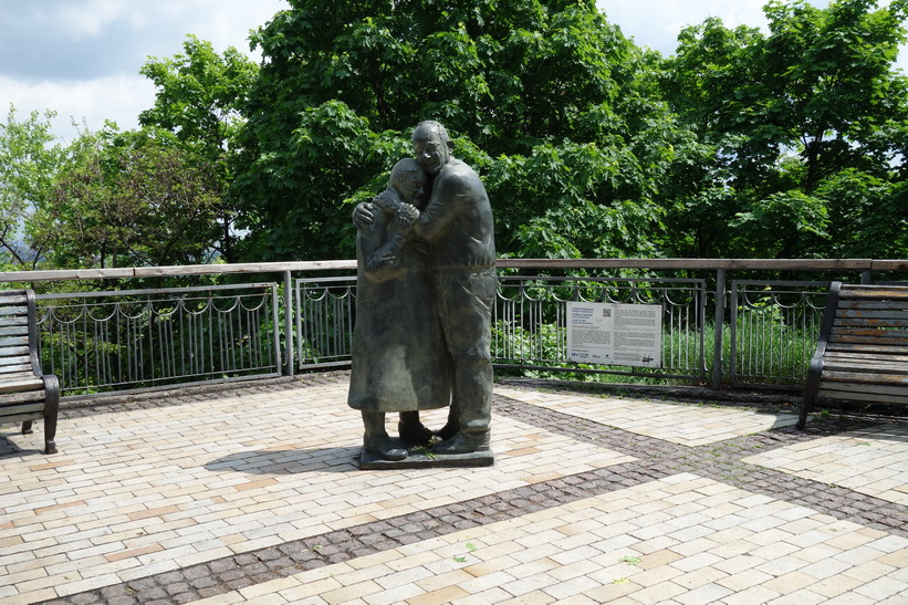 Monumentet över Luigi och Mokrina som var ifrån varann i 60 år innan de fann varann igen. Kärleken överbryggar avstånd, tid och krig!