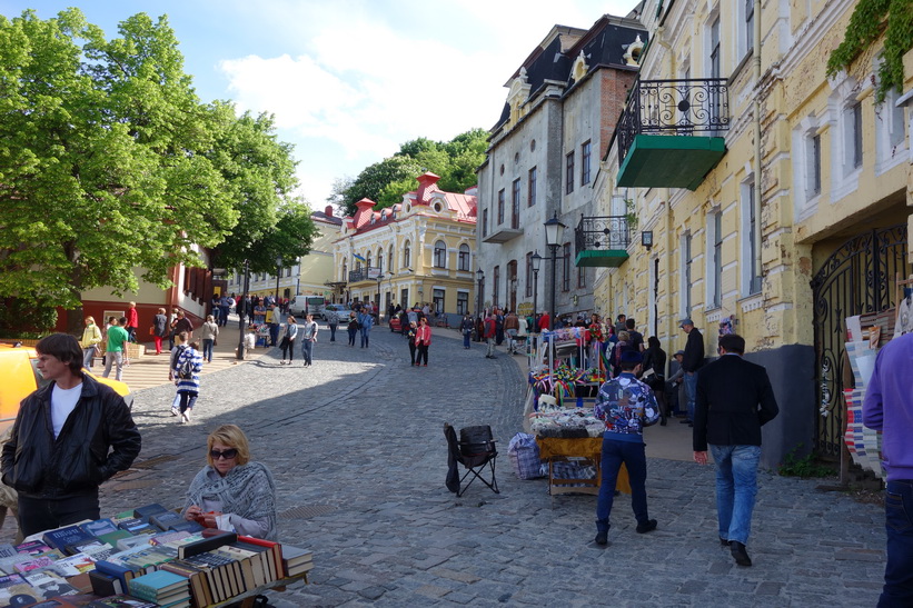 Gatuscen längs Andriyivski uzviz, Kyiv.