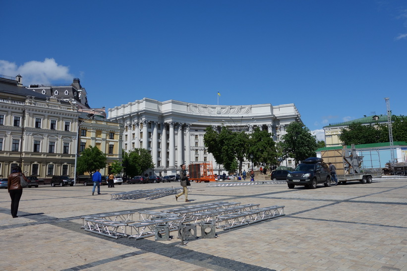 Mikhailovskaya torget med Ministry of foreign affairs i bakgrunden, Kyiv.