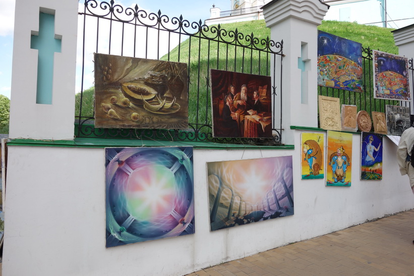 Konst längs Andriyivski uzviz, Kyiv.