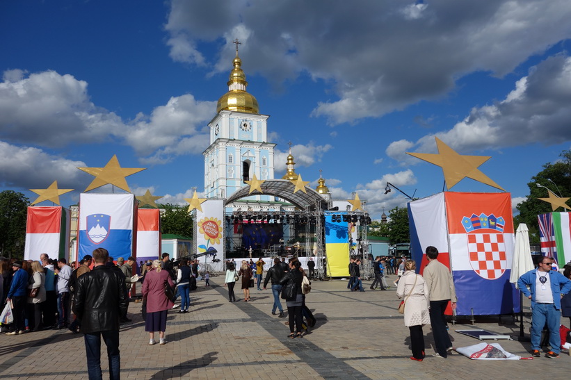 Konsertförberedelser framför St. Mikaels katedral, Kyiv.