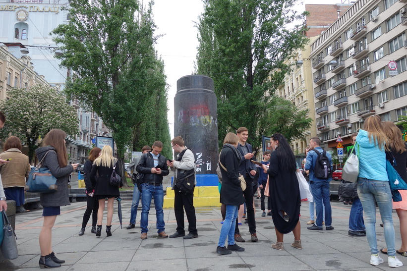 Bara underdelen kvarstår av Kyivs sista Leninstaty som revs i slutet av 2013.