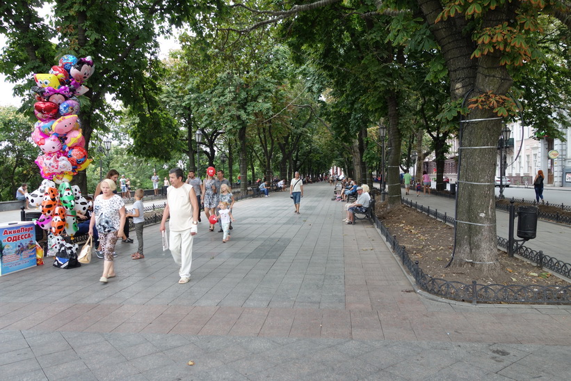 Gångvägen uppe vid toppen av Potemkin-trappan, Odessa.