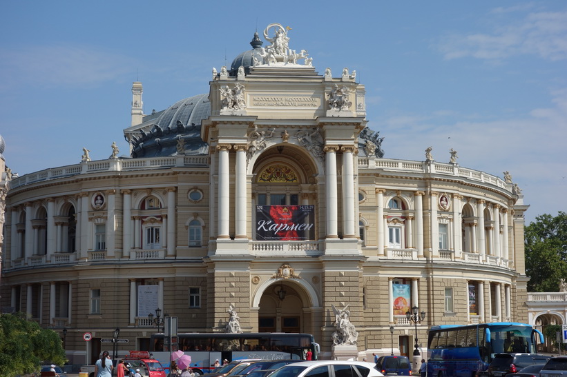 Odessas operahus i strålande solsken.
