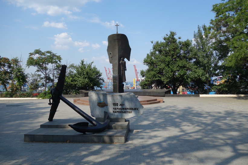 Ett av monumenten längs Odessas fina promenadstråk med utsikt mot svarta havet.
