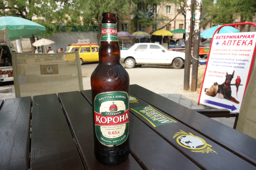 Den obligatoriska vätskepausen. Det verkar som att det är en rysk och inte ukrainsk öl jag lyckats hitta!
