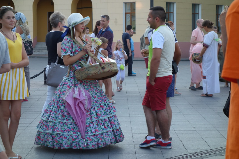 På torget vid toppen av Potemkin-trappan, Odessa.