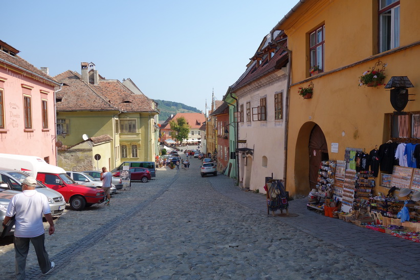 Casa Morar till höger i bild där jag bor, Sighișoara, Transsylvanien.