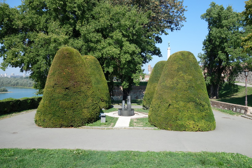 Fin park utanför fortet i Belgrad.