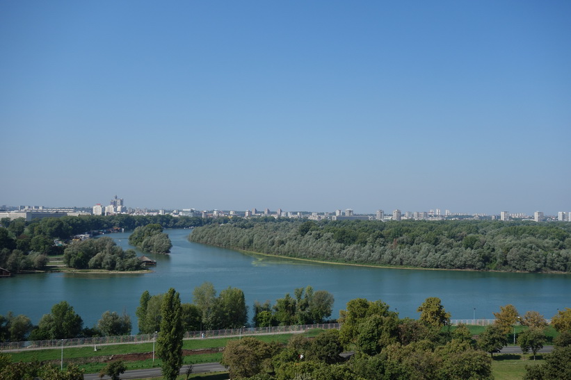 Vy från fortet över platsen där floderna Sava och Donau möts.