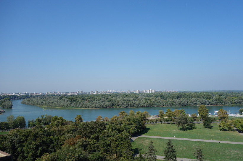 Vy från fortet över platsen där floderna Sava och Donau möts.