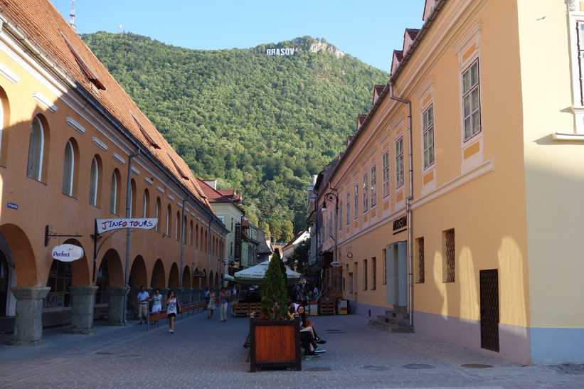 Mina första intryck av staden Brașov är mycket positiva. Bilden föreställer Mount Tampa.