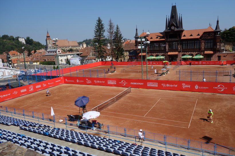 Tennisbanor i centrala Brașov.