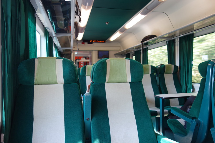 Lite folk på tåget från Brașov till Bukarest.