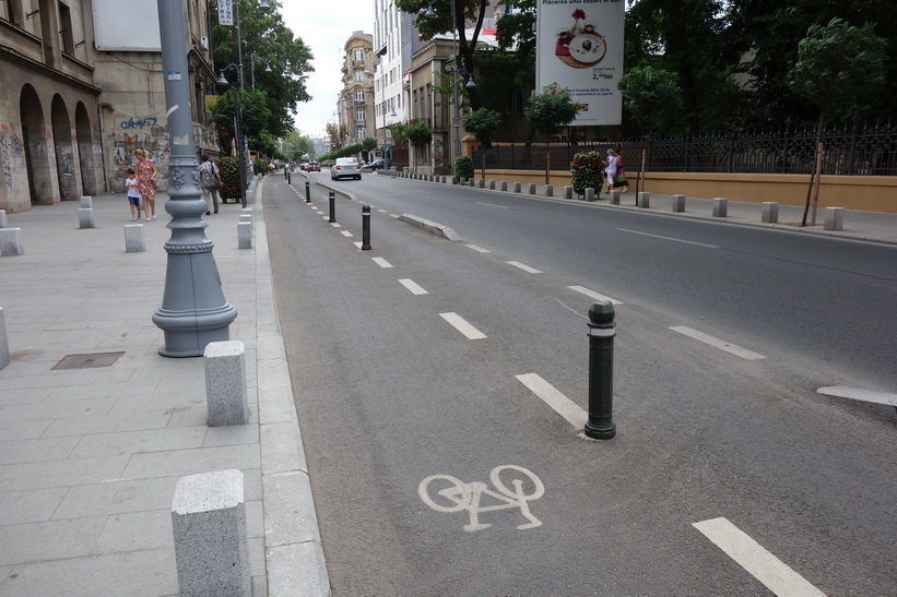 Gatuscen längs Calea Victoriei, Bukarest.