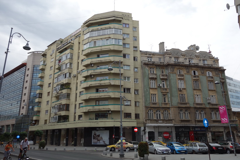 Gatuscen längs Calea Victoriei, Bukarest.