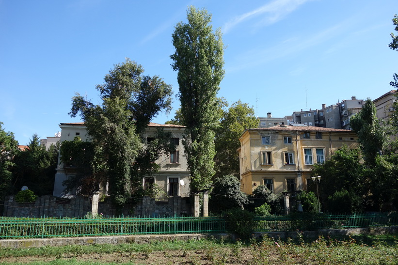 Slitna bostäder vid Cișmigiu Gardens, Bukarest.