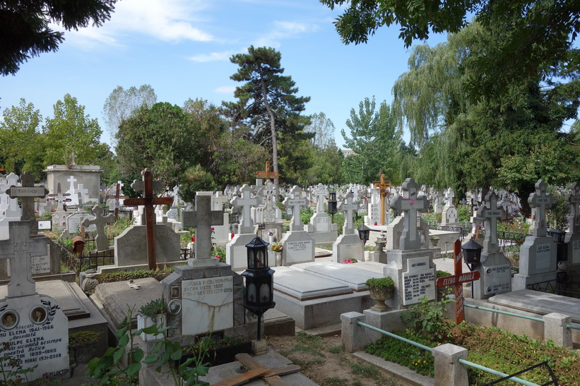 Gravstenar på kyrkogården Ghencea cemetery i Bukarest.