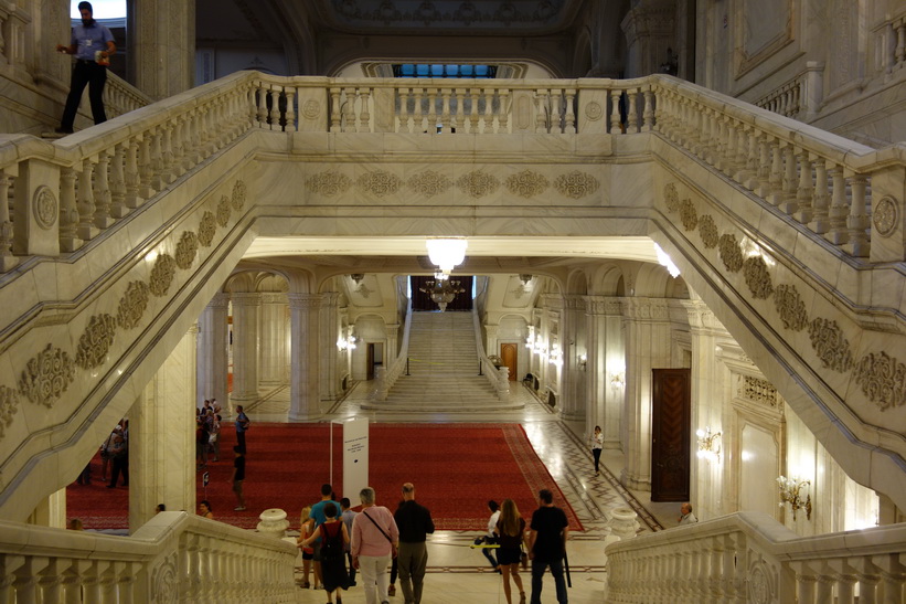 Extrem lyx i presidentpalatset, Bukarest.