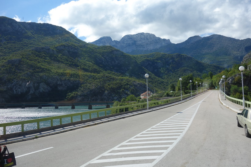 Foto taget från bussen någonstans mellan Sarajevo och Mostar.