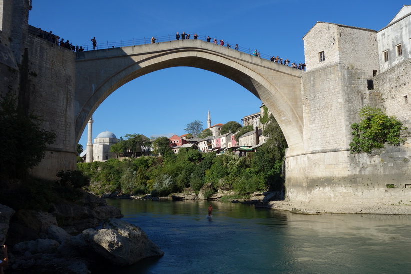 Brott av vattenytan, Stari Most, Mostar.