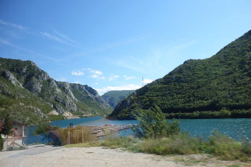 Foto taget från bussen någonstans mellan Sarajevo och Mostar.