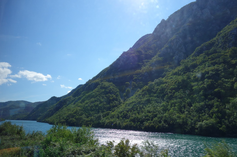 Foto taget från bussen någonstans mellan Sarajevo och Mostar.