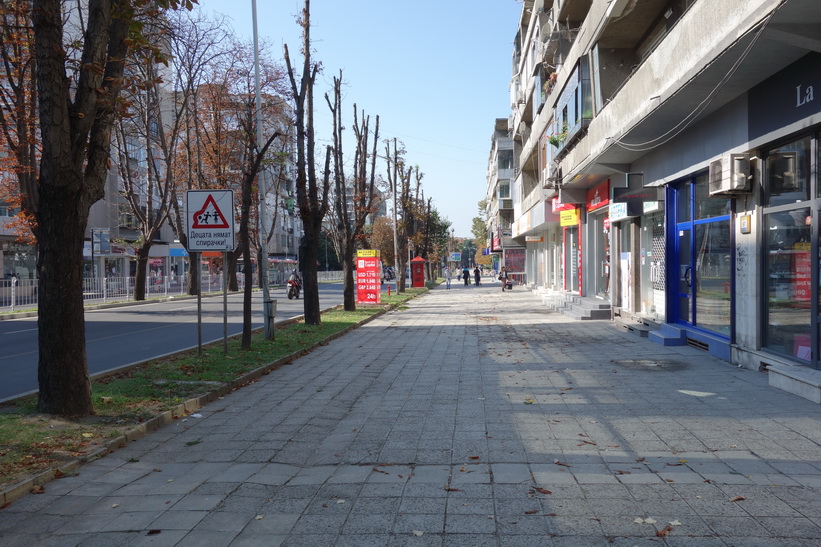 Gatuscen i centrala Varna.