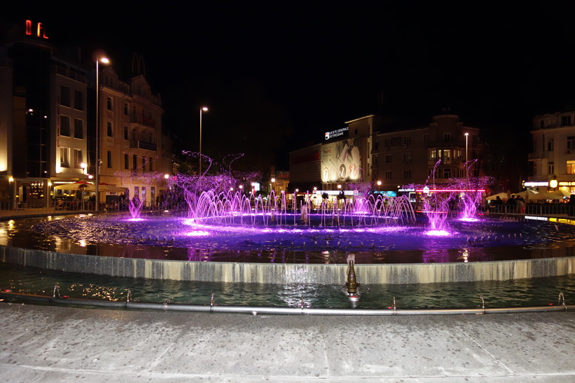 Den vackra fontänen i centrala Varna.