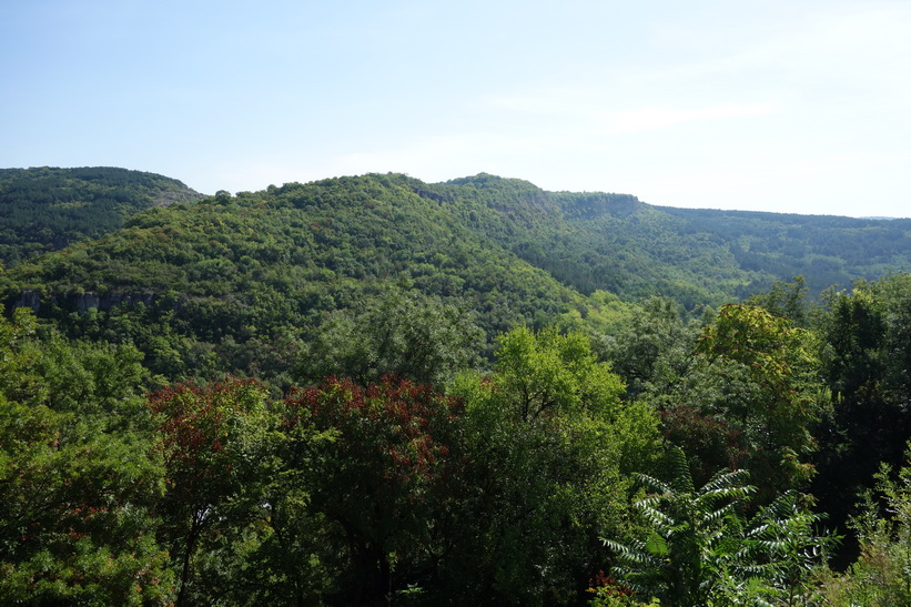 Den vackra naturen runt Tsarevets Fortress, Veliko Tărnovo.