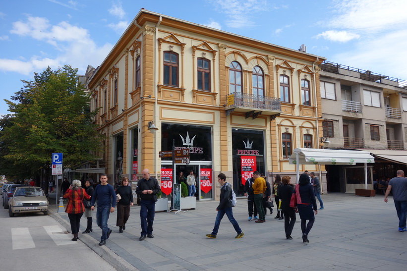 Arkitektur längs gågatan i centrala Bitola.