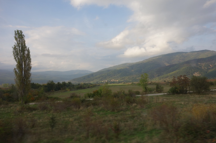 På bussen någonstans mellan Bitola och Ohrid.