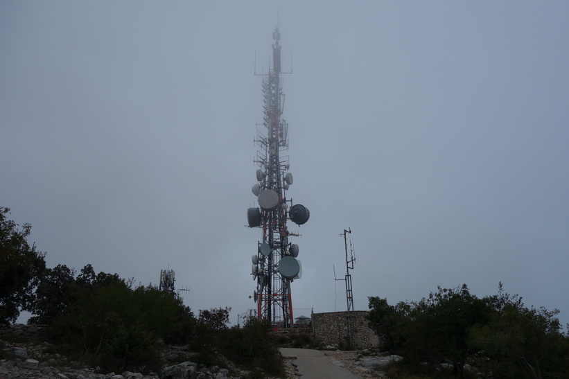Mobilmast på toppen av Vidova Gora, 780 meter över havet.