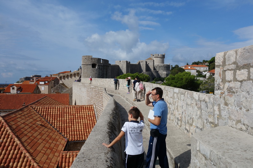 Promenaden på ringmuren i Dubrovnik.