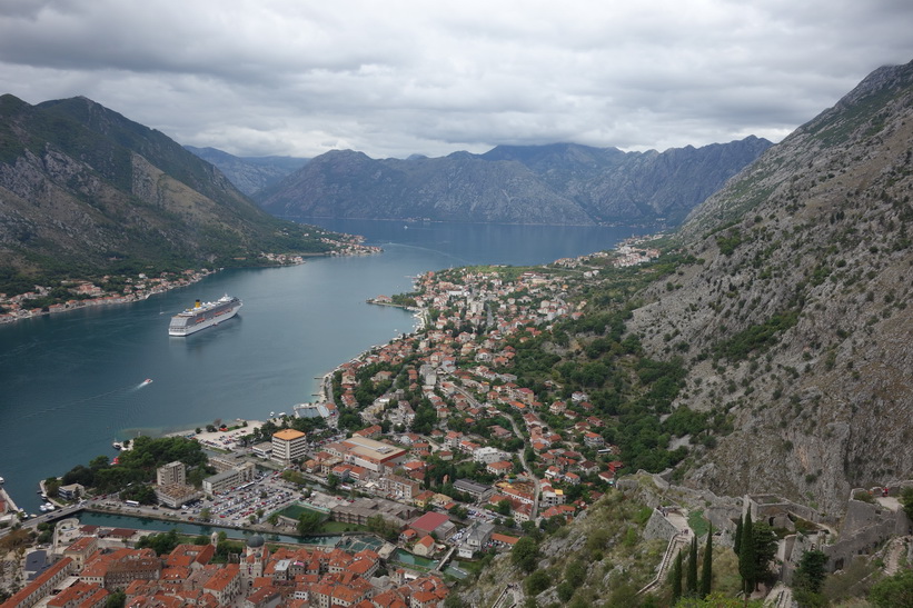 Utsikt över bay of Kotor från St John's mountain.