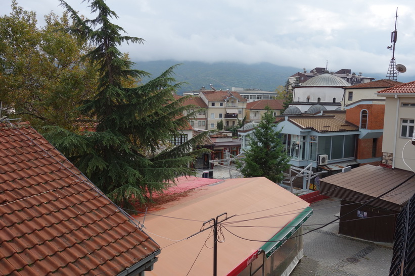 Utsikten från min balkong över centrala Ohrid.
